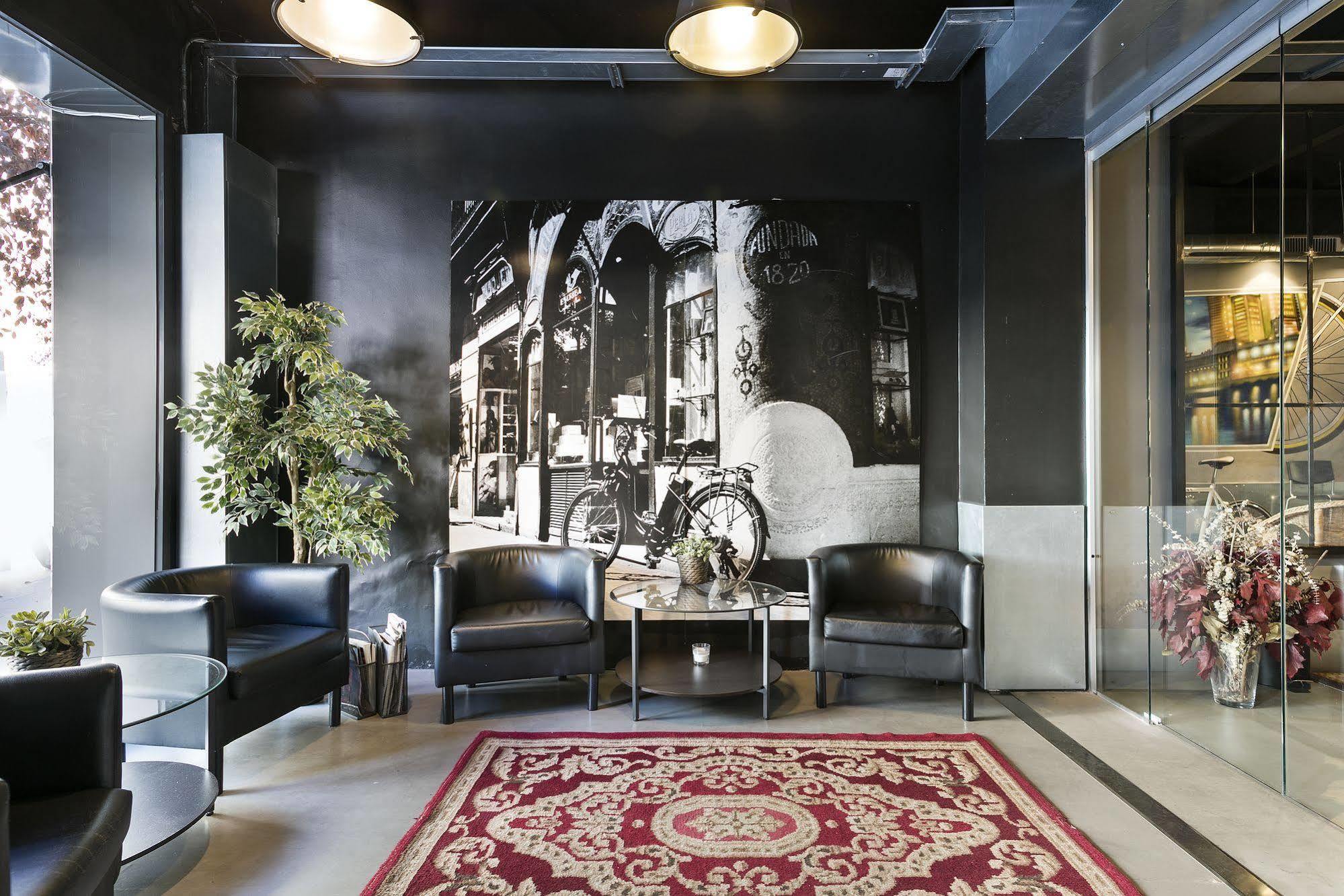 Fira Apartments By Gaiarooms Barcelona Exterior photo