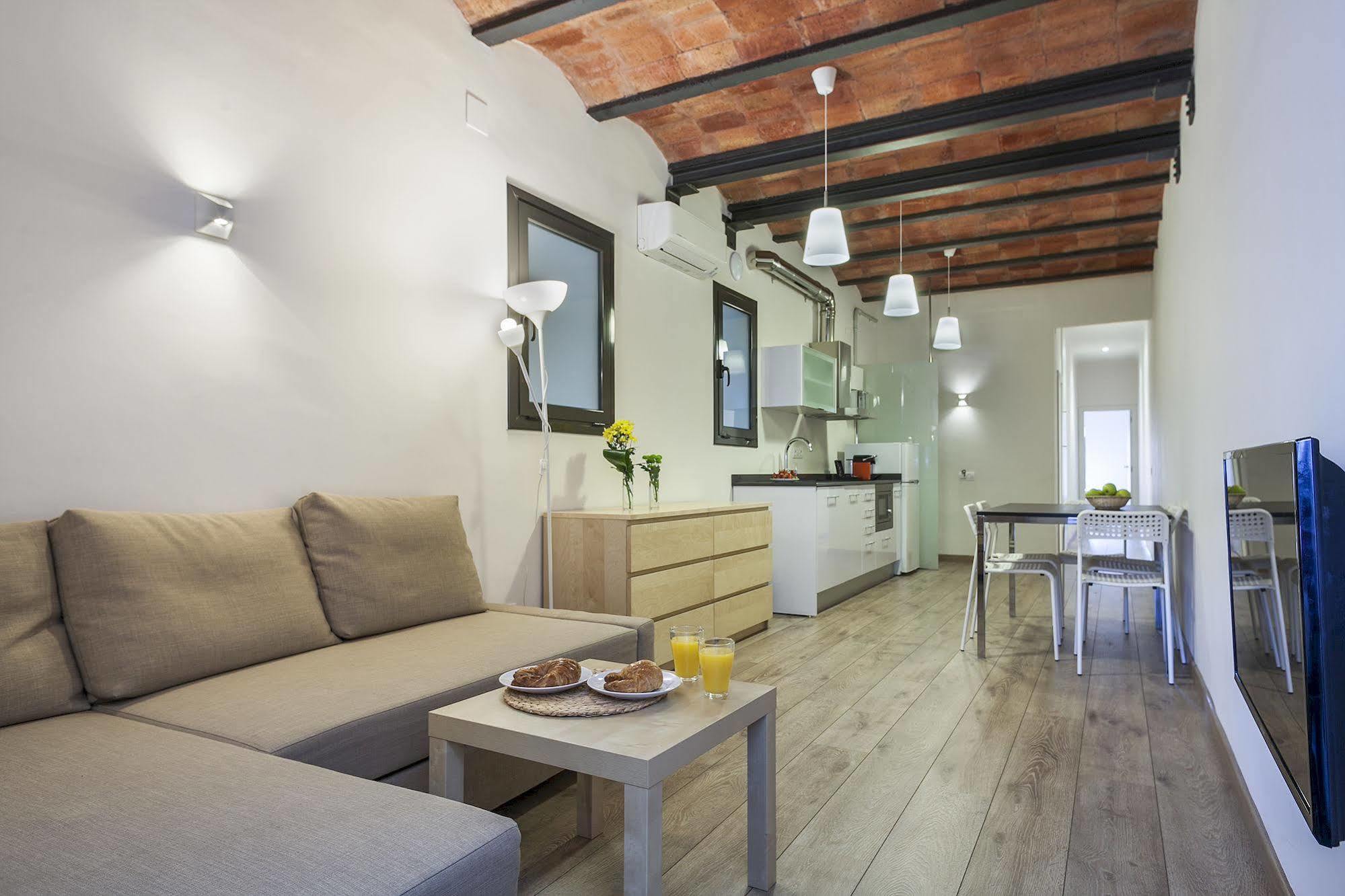 Fira Apartments By Gaiarooms Barcelona Exterior photo
