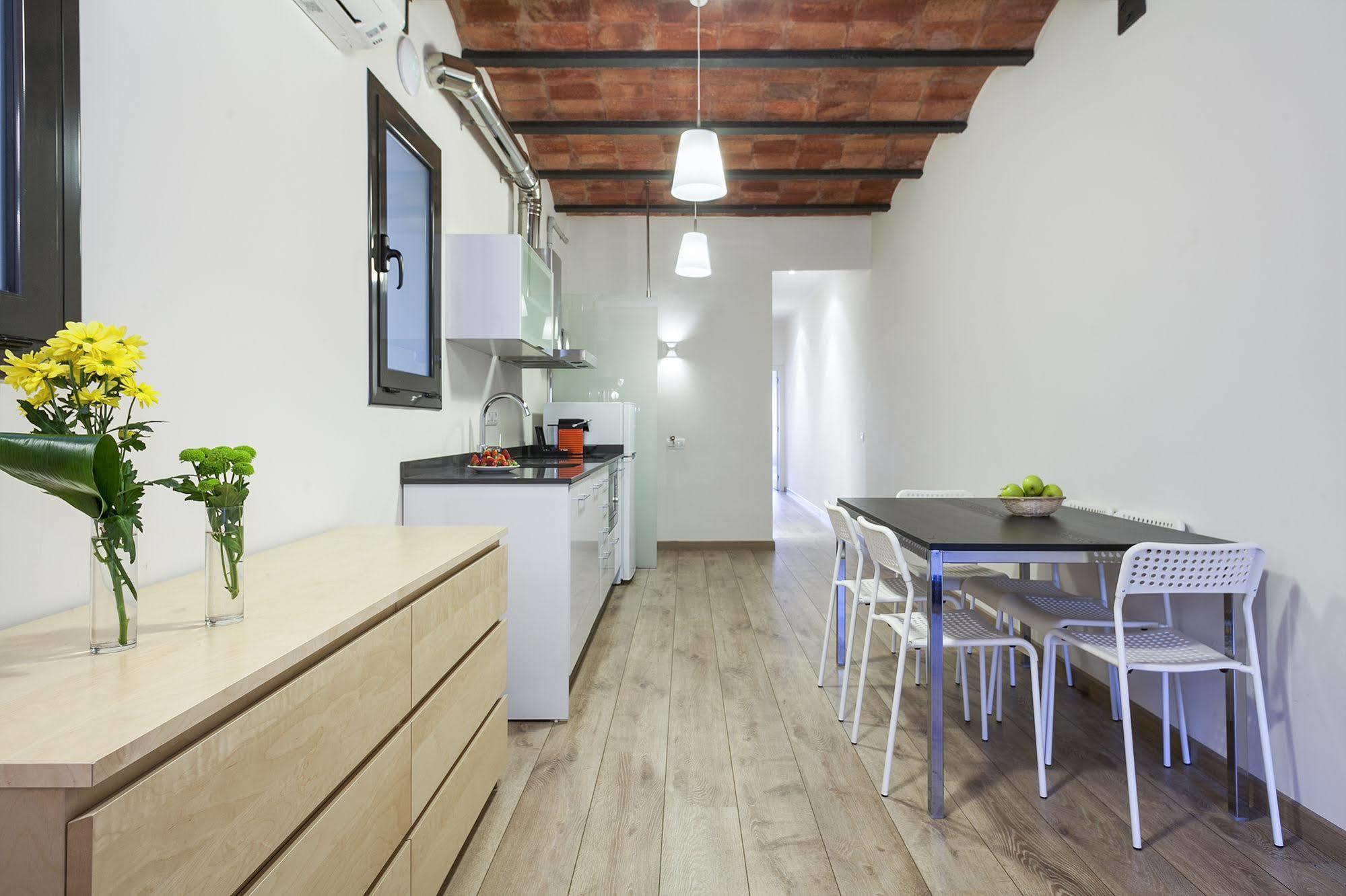 Fira Apartments By Gaiarooms Barcelona Exterior photo
