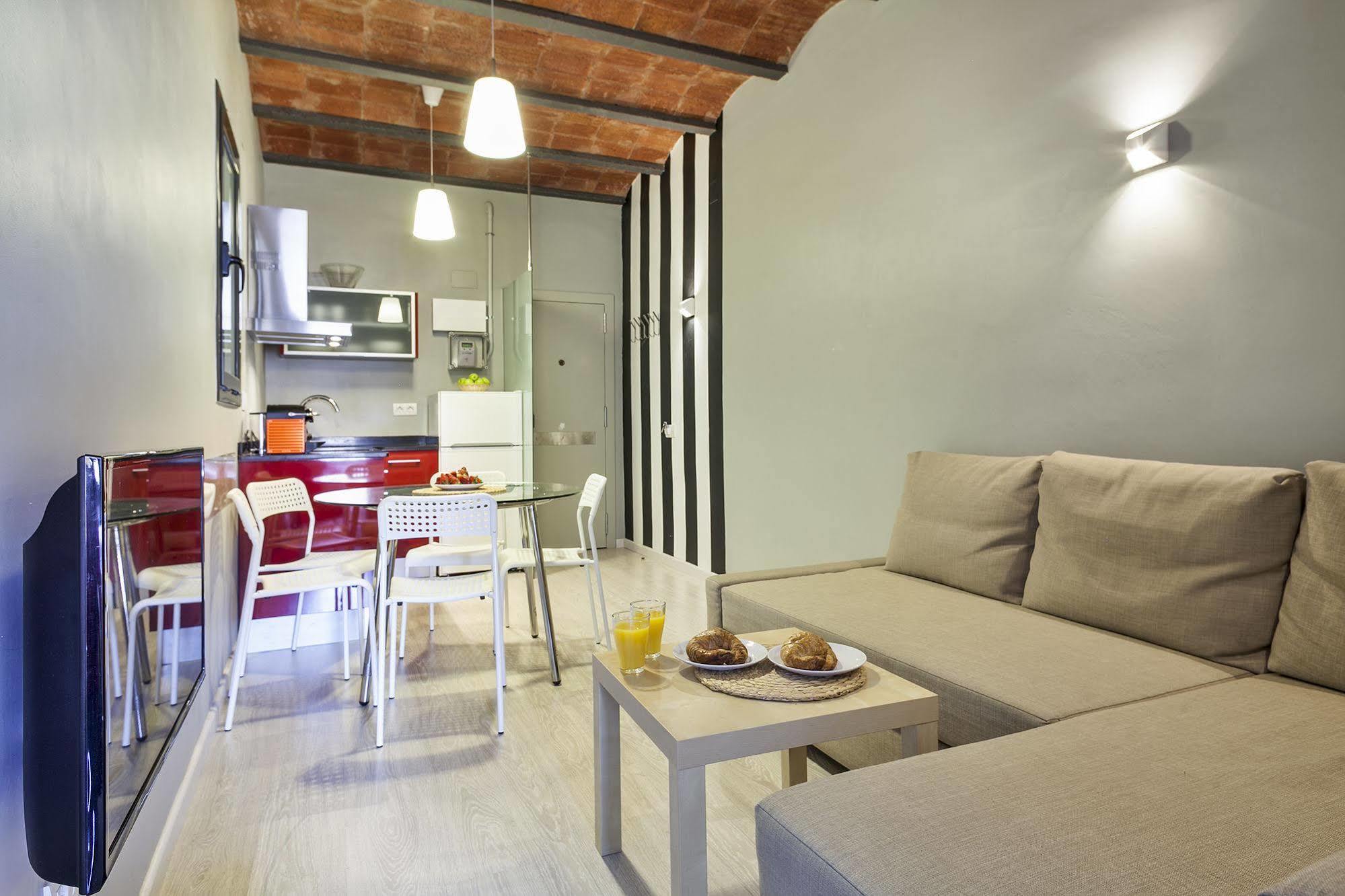 Fira Apartments By Gaiarooms Barcelona Exterior photo