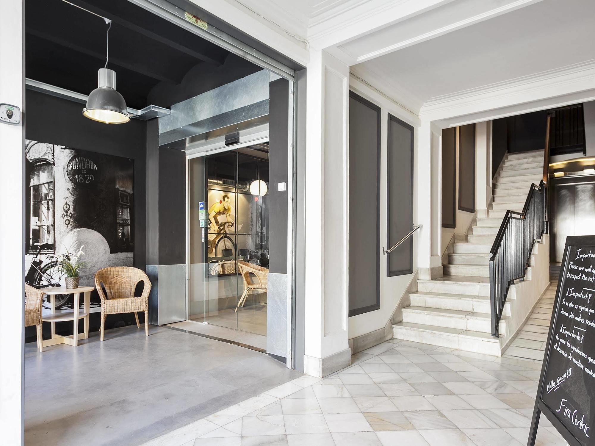 Fira Apartments By Gaiarooms Barcelona Exterior photo